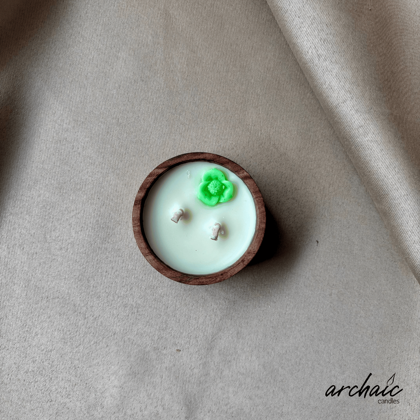 Wooden Small Circle Green Flower candle | Emerald Bloom| Pure soy wax candles