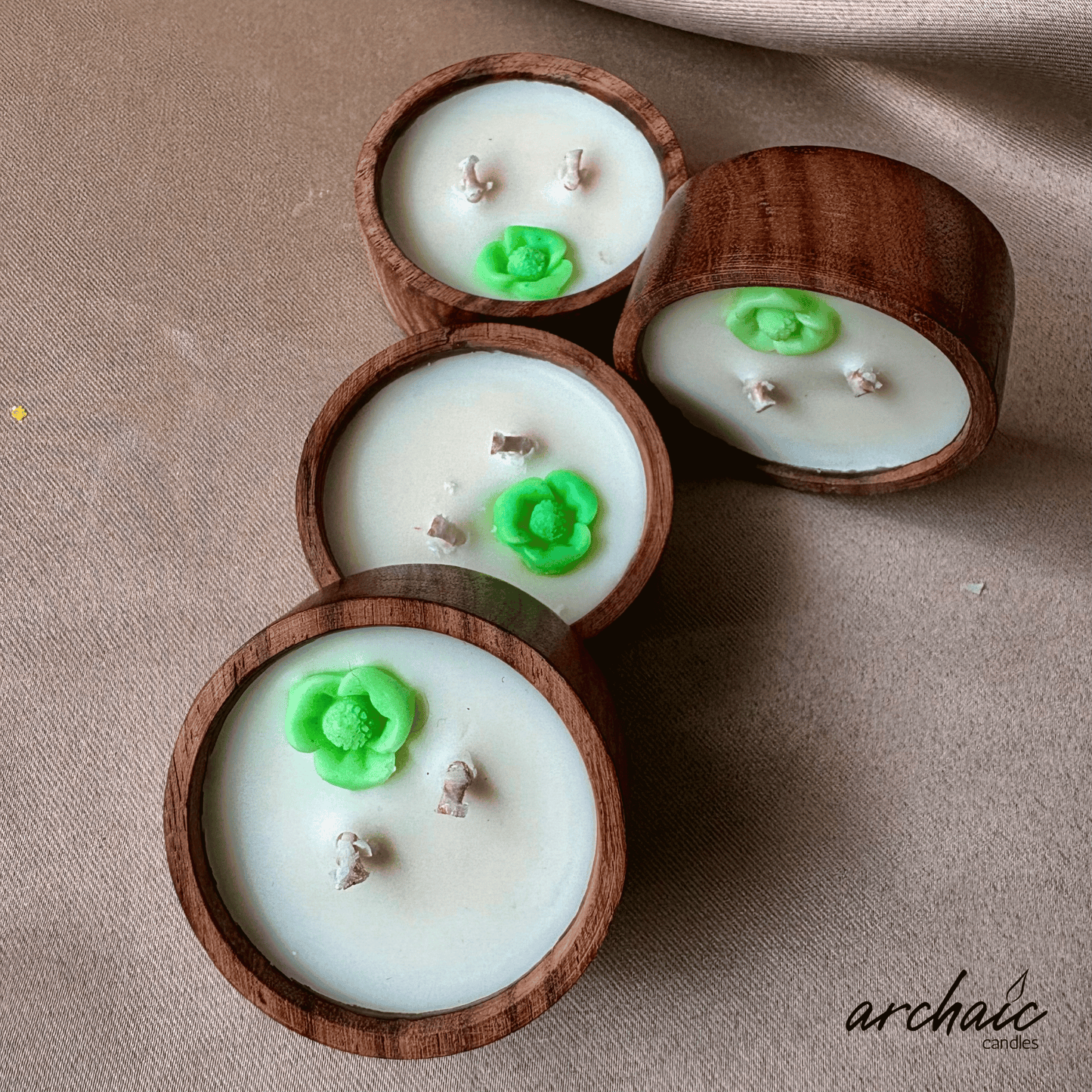 Wooden Small Circle Green Flower candle | Emerald Bloom| Pure soy wax candles