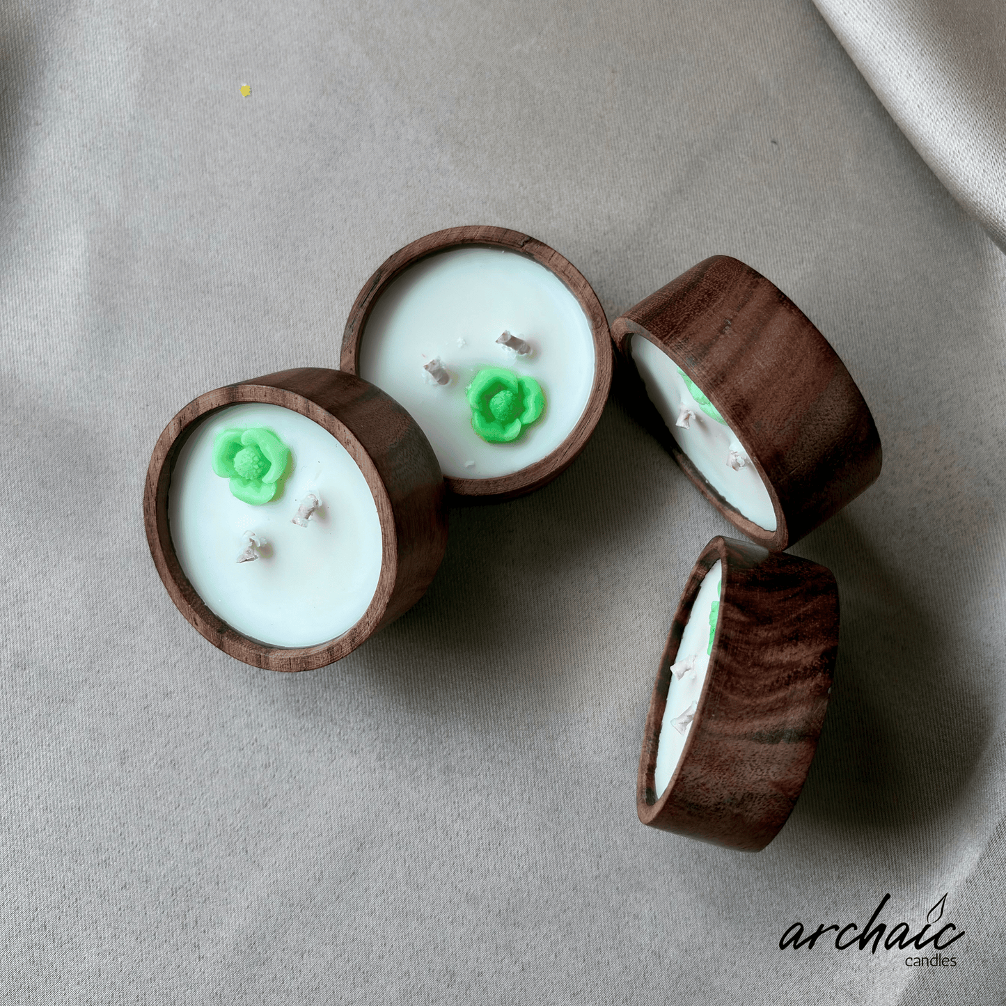 Wooden Small Circle Green Flower candle | Emerald Bloom| Pure soy wax candles