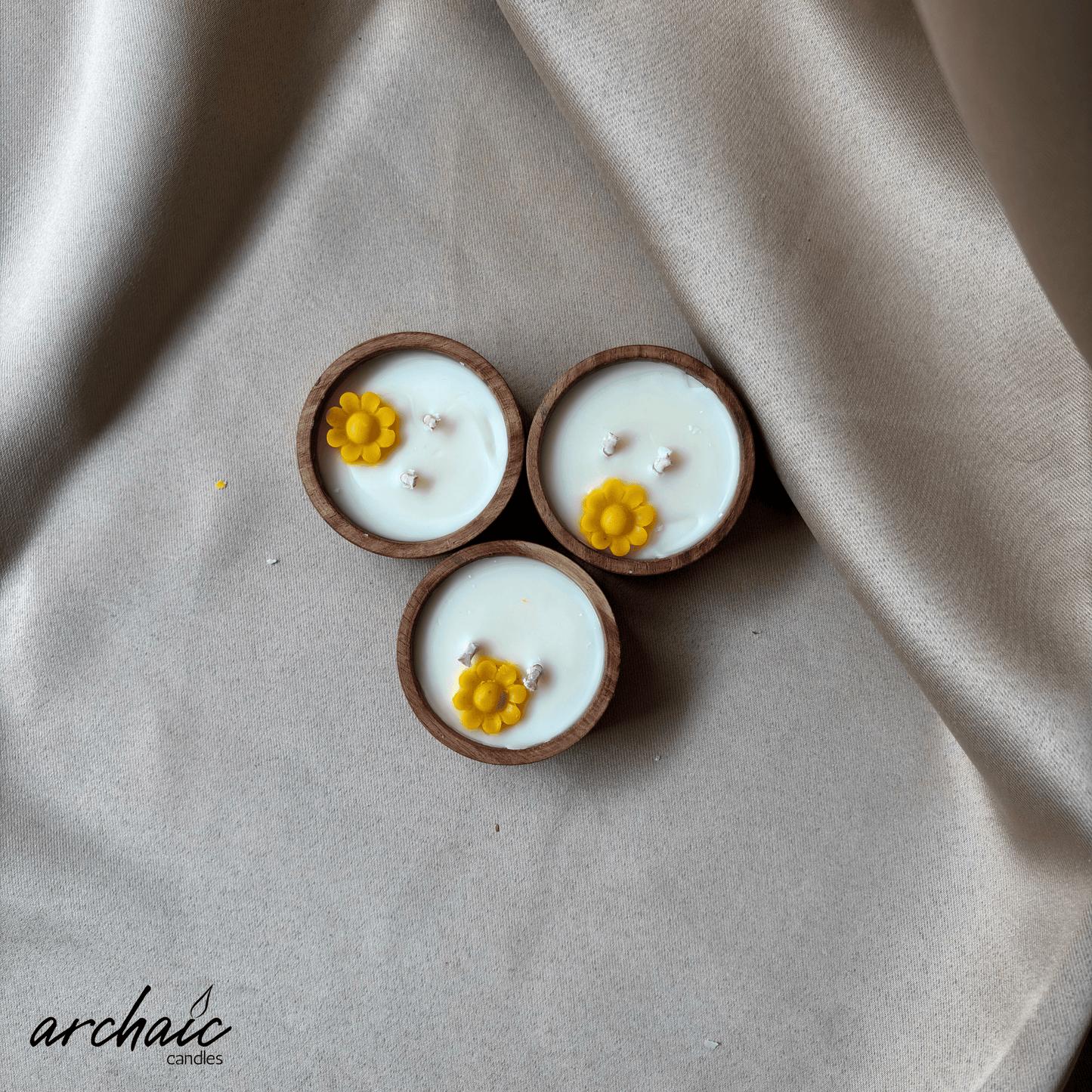 Wooden Small Circle Yellow Flower candle |Sunny Bloom| Pure soy wax candles